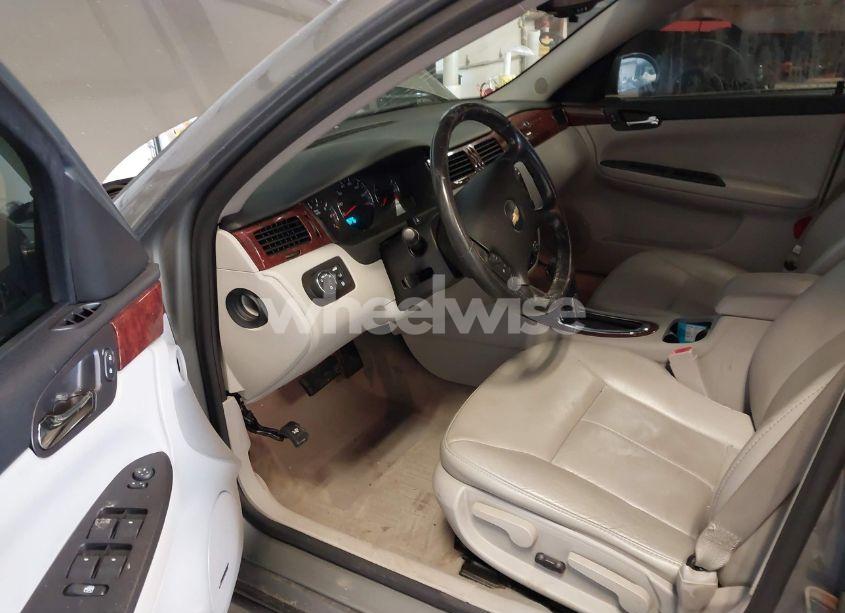 Photo 5 of 2009 Chevrolet Impala LT (VIN 2G1WT57K391118348)