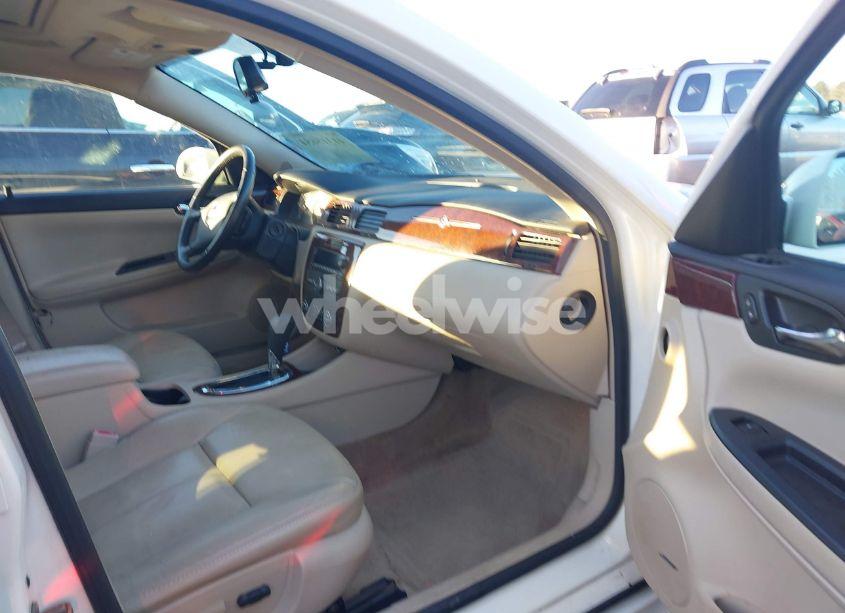 Photo 5 of 2009 Chevrolet Impala LT (VIN 2G1WT57KX91212615)