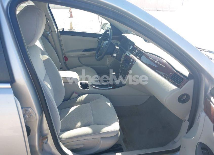 Photo 5 of 2009 Chevrolet Impala LT (VIN 2G1WT57NX91261663)