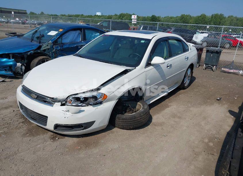 Photo 2 of 2009 Chevrolet Impala LTZ (VIN 2G1WU57M591242071)