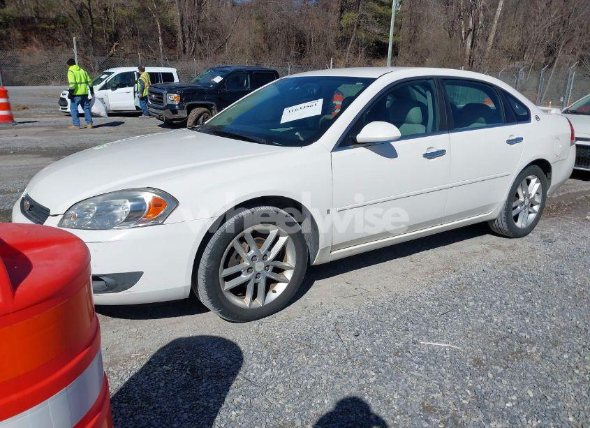 Photo 2 of 2008 Chevrolet Impala LTZ (VIN 2G1WU583689225818)