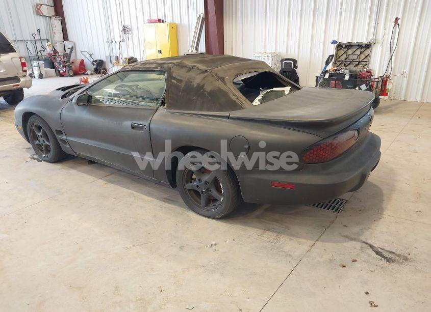 Photo 3 of 2000 Pontiac Firebird N/A (VIN 2G2FS32KXY2146392)