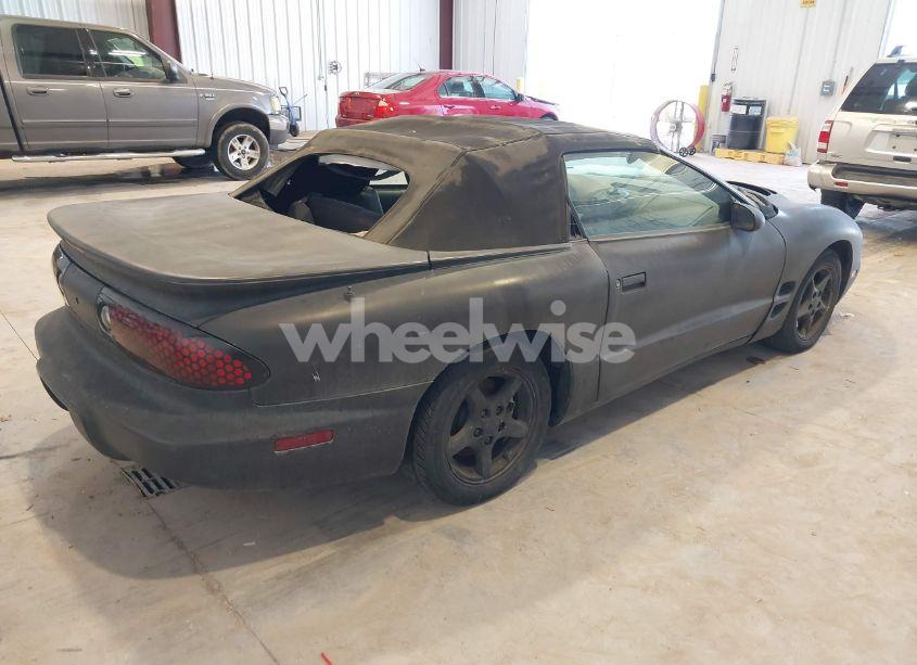 Photo 4 of 2000 Pontiac Firebird N/A (VIN 2G2FS32KXY2146392)
