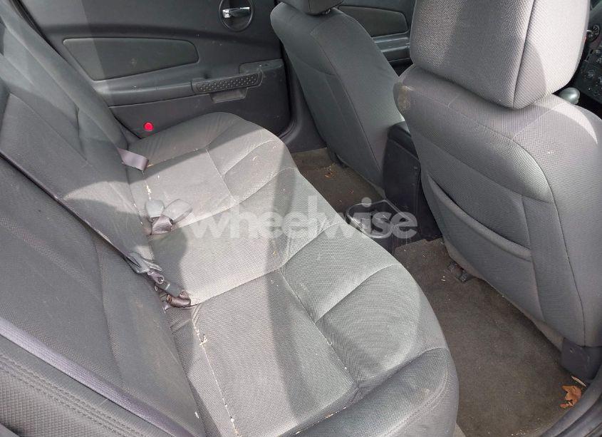 Photo 8 of 2005 Pontiac Grand PRIX (VIN 2G2WP522451205984)