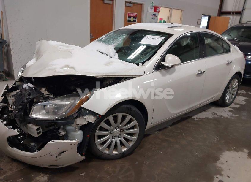 Photo 2 of 2013 Buick Regal TURBO - PREMIUM 2 (VIN 2G4GT5EV9D9225466)