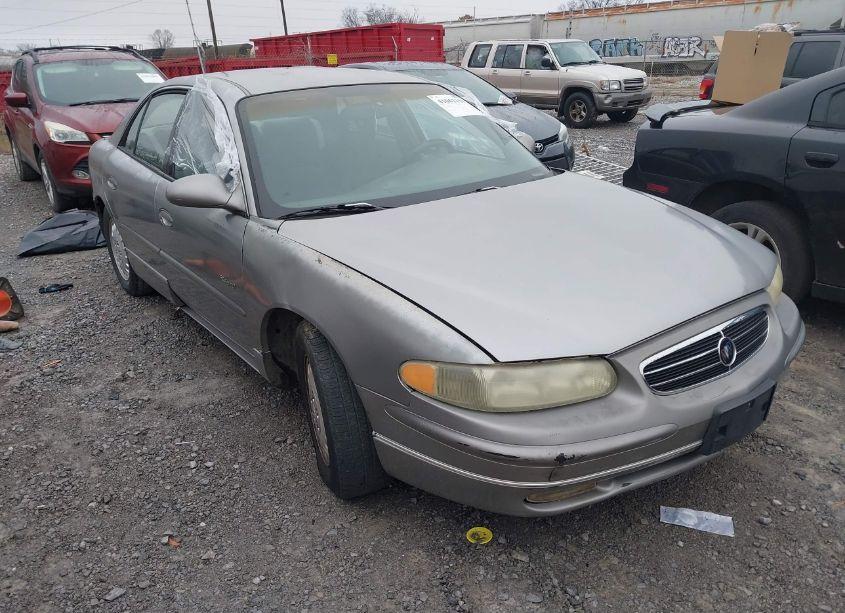 1998 Buick Regal LS (VIN 2G4WB52K1W1553524) main photo
