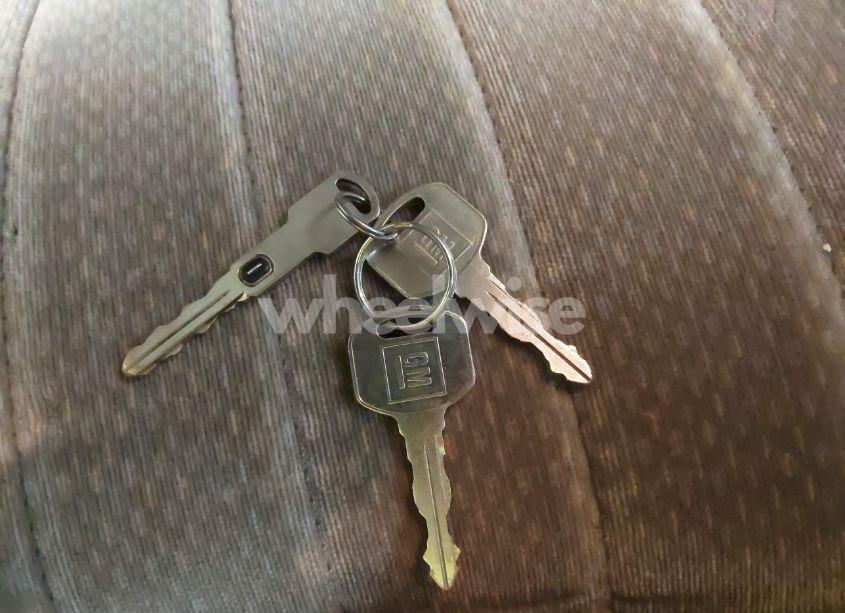 Photo 11 of 2001 Buick Century CUSTOM (VIN 2G4WS52J011259998)