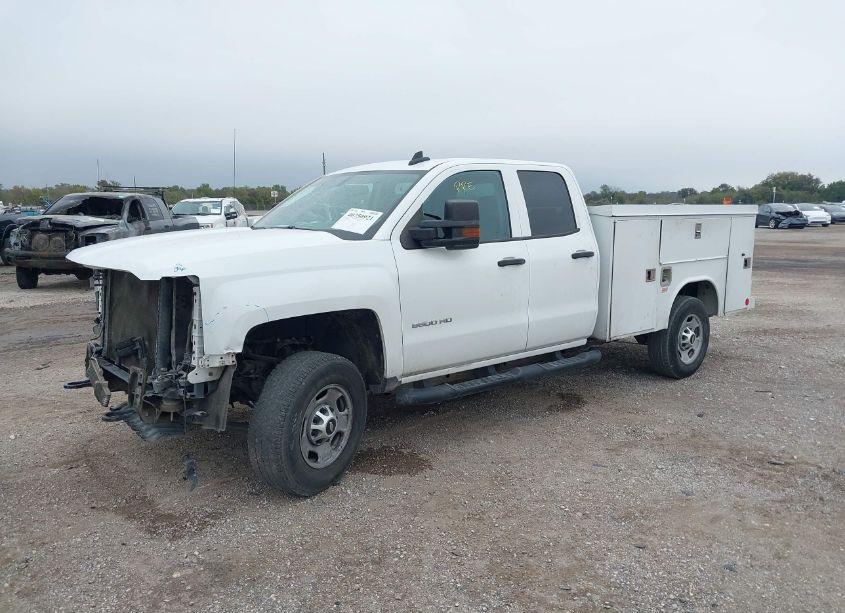 Photo 2 of 2019 Chevrolet Silverado 2500HD WT (VIN 2GB2CREG4K1218769)