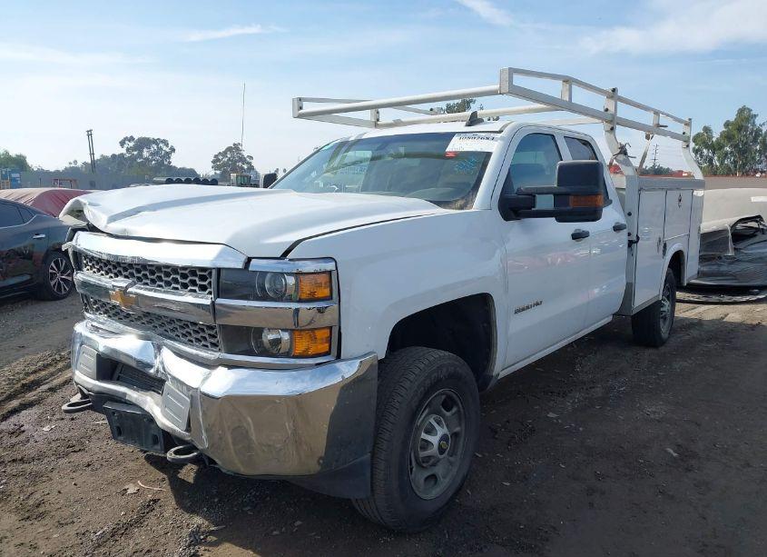 Photo 2 of 2019 Chevrolet Silverado 2500HD WT (VIN 2GB2CREG5K1218375)