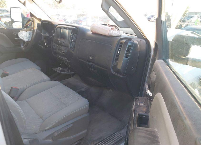 Photo 5 of 2019 Chevrolet Silverado 2500HD WT (VIN 2GB2CREG5K1218375)