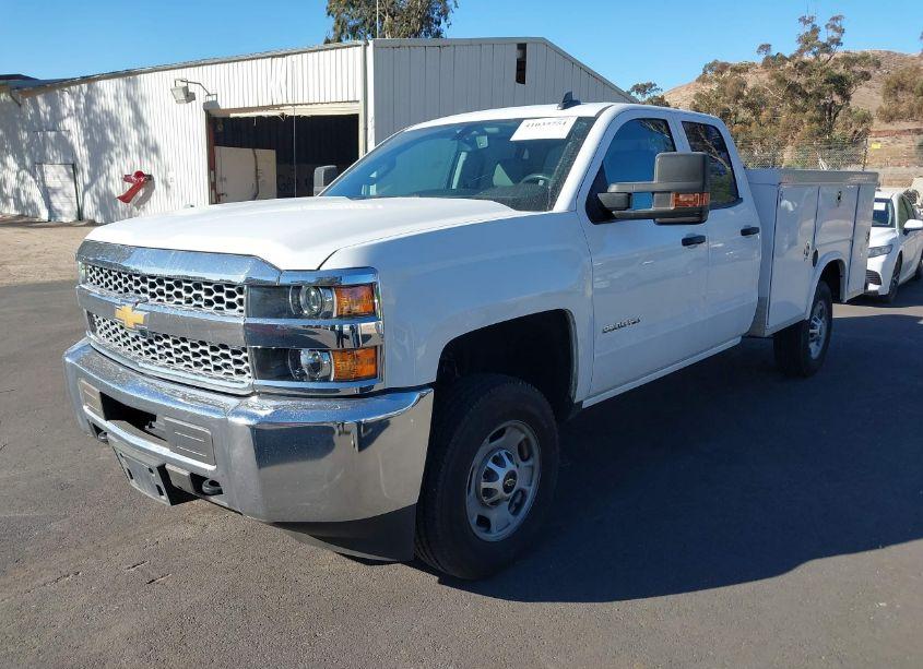 Photo 2 of 2019 Chevrolet Silverado 2500HD WT (VIN 2GB2CREG5K1219672)