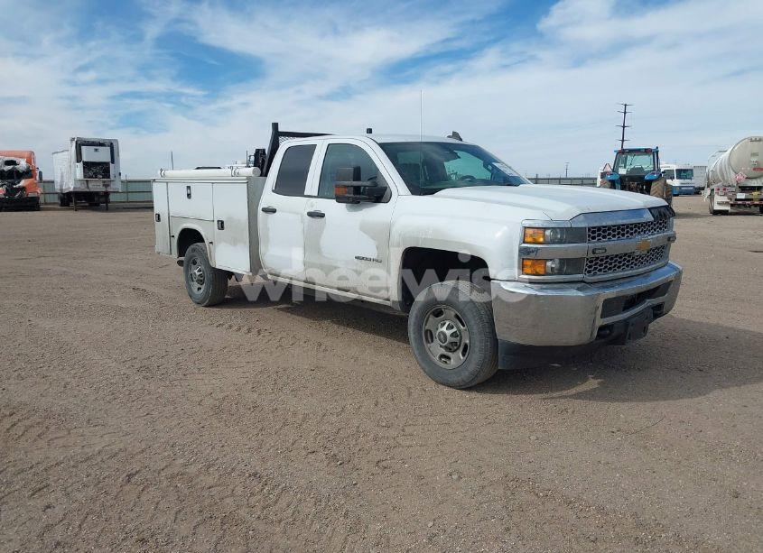 2019 Chevrolet Silverado 2500HD WT (VIN 2GB2CREG7K1213291) main photo