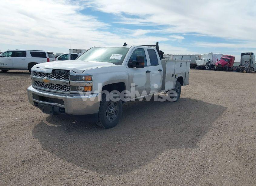 Photo 2 of 2019 Chevrolet Silverado 2500HD WT (VIN 2GB2CREG7K1213291)