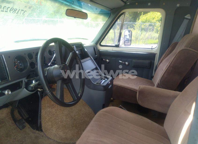 Photo 5 of 1990 Chevrolet G30 (VIN 2GBJG31K4L4133440)