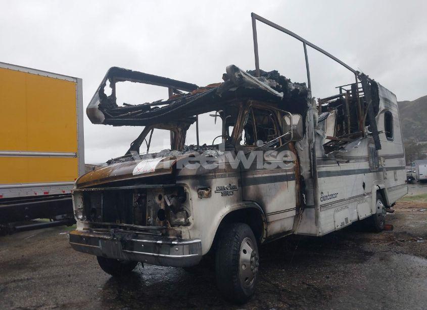 Photo 2 of 1983 Chevrolet G30 (VIN 2GBJG31M1D4164731)