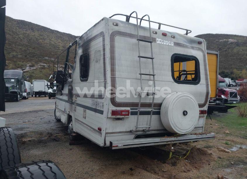 Photo 3 of 1983 Chevrolet G30 (VIN 2GBJG31M1D4164731)