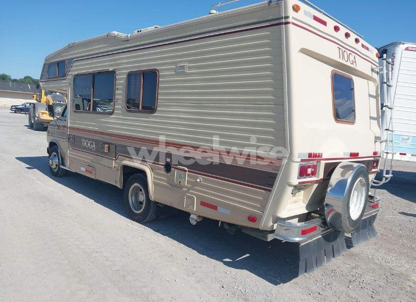 Photo 3 of 1985 Chevrolet G30 (VIN 2GBJG31M6F4104236)
