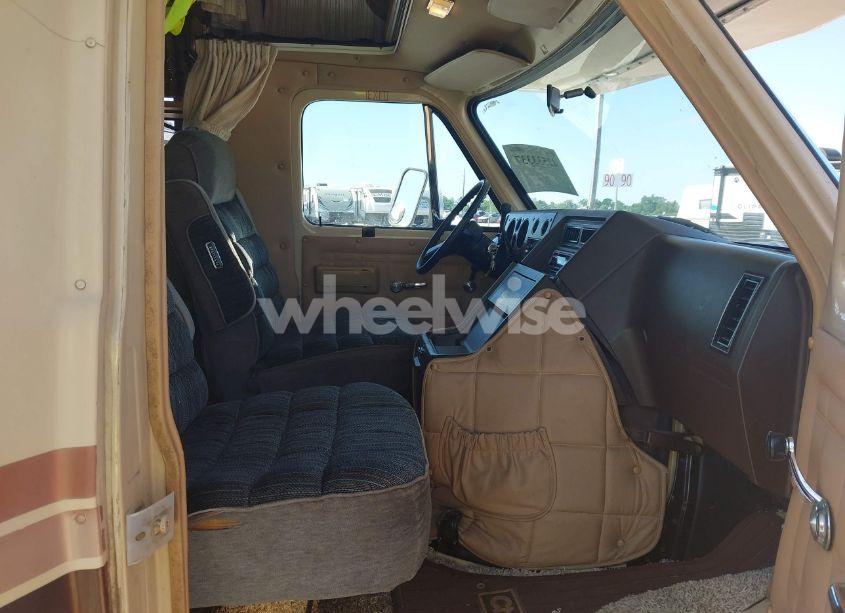 Photo 7 of 1985 Chevrolet G30 (VIN 2GBJG31M6F4104236)