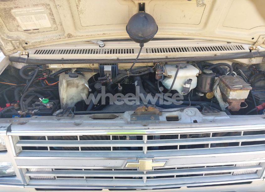 Photo 9 of 1985 Chevrolet G30 (VIN 2GBJG31M6F4104236)