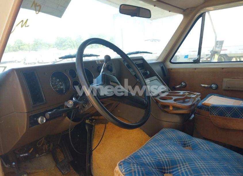 Photo 6 of 1984 Chevrolet G30 (VIN 2GBJG31MXE4139425)