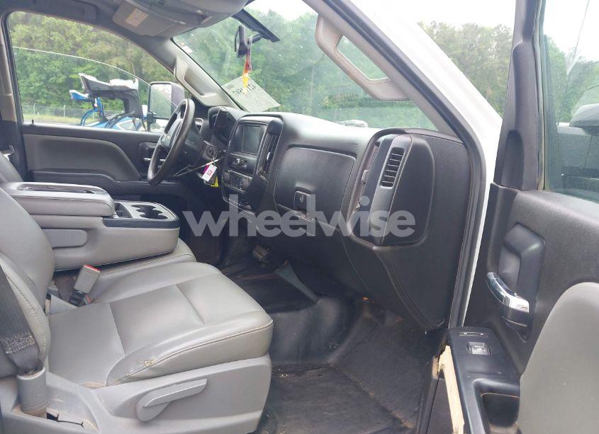 Photo 5 of 2019 Chevrolet Silverado 2500HD WT (VIN 2GC2CREG2K1226543)