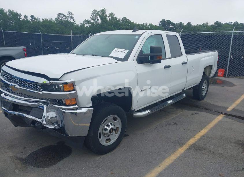 Photo 2 of 2019 Chevrolet Silverado 2500HD WT (VIN 2GC2CREG3K1153442)
