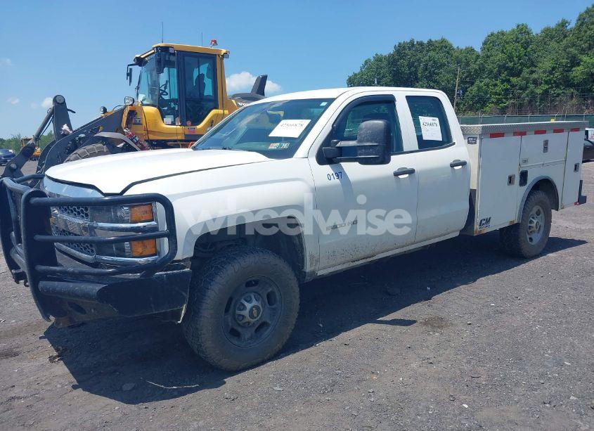 Photo 2 of 2019 Chevrolet Silverado 2500HD WT (VIN 2GC2KREG0K1220243)