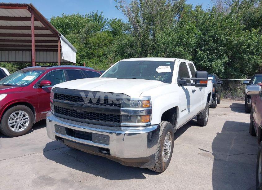 Photo 2 of 2019 Chevrolet Silverado 2500HD WT (VIN 2GC2KREG4K1147622)