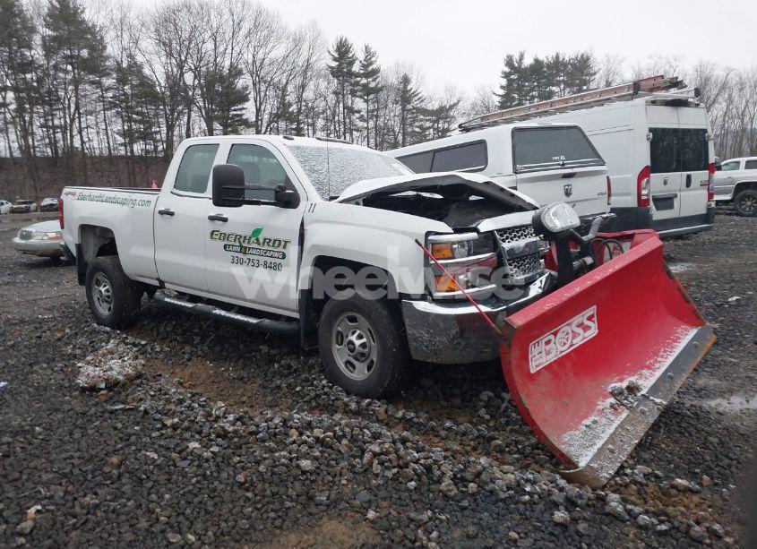 2019 Chevrolet Silverado 2500HD WT (VIN 2GC2KREG5K1244375) main photo