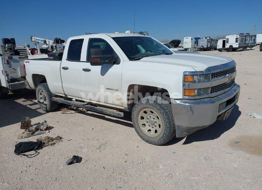 2019 Chevrolet Silverado 2500HD WT (VIN 2GC2KREG6K1151901) main photo