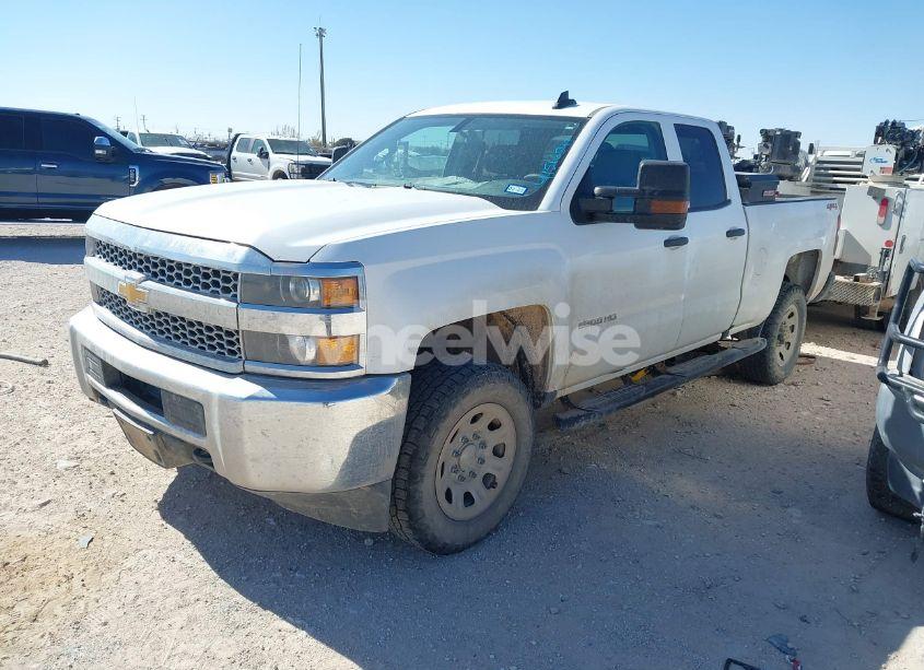 Photo 2 of 2019 Chevrolet Silverado 2500HD WT (VIN 2GC2KREG6K1151901)