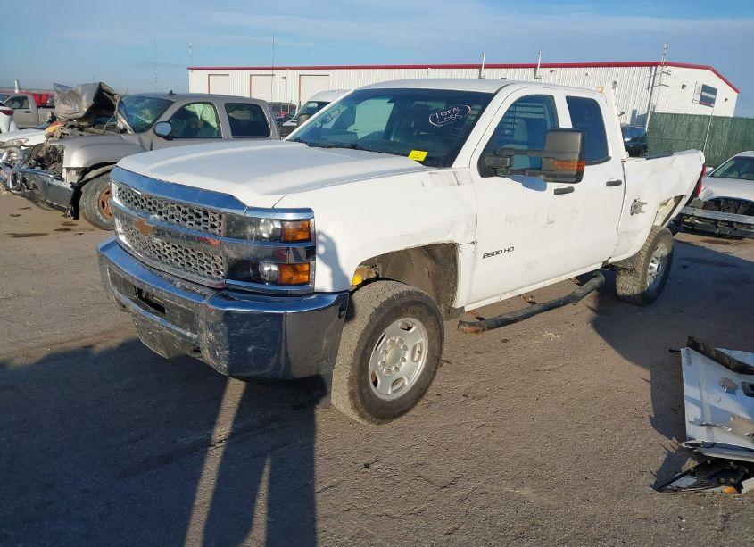 Photo 2 of 2019 Chevrolet Silverado 2500HD WT (VIN 2GC2KREG6K1238584)