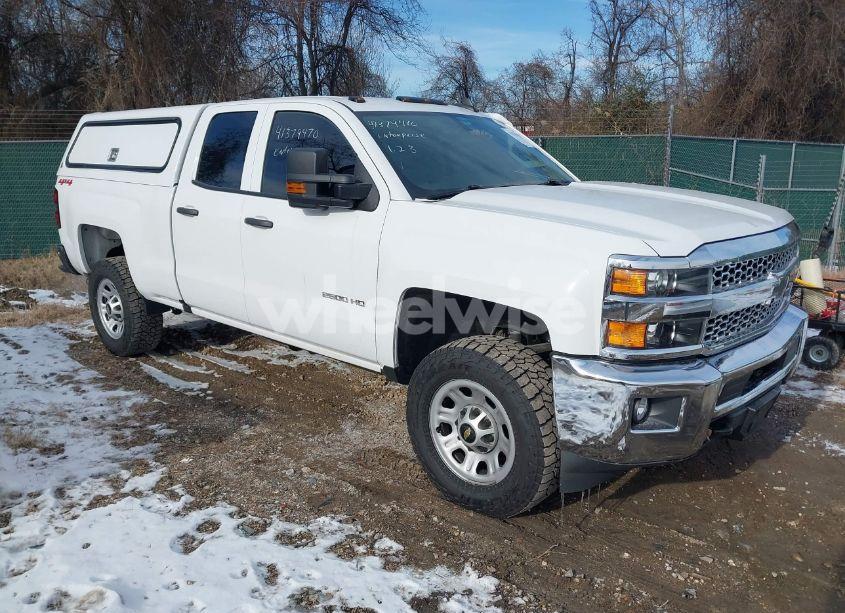 2019 Chevrolet Silverado 2500HD WT (VIN 2GC2KREG8K1172524) main photo