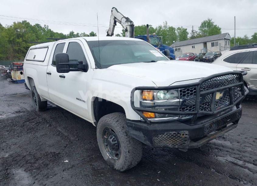 2019 Chevrolet Silverado 2500HD WT (VIN 2GC2KREG8K1223889) main photo