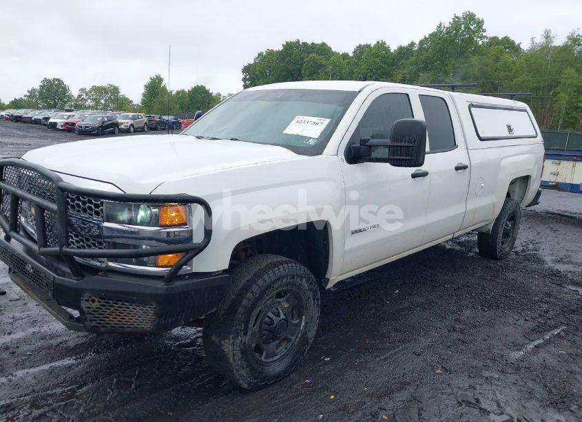 Photo 2 of 2019 Chevrolet Silverado 2500HD WT (VIN 2GC2KREG8K1223889)