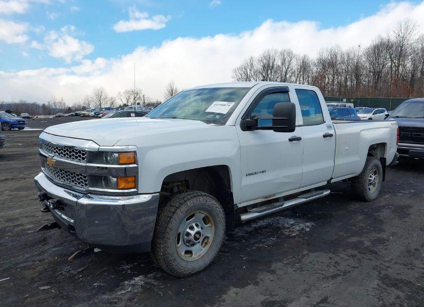 Photo 2 of 2019 Chevrolet Silverado 2500HD WT (VIN 2GC2KREGXK1226079)
