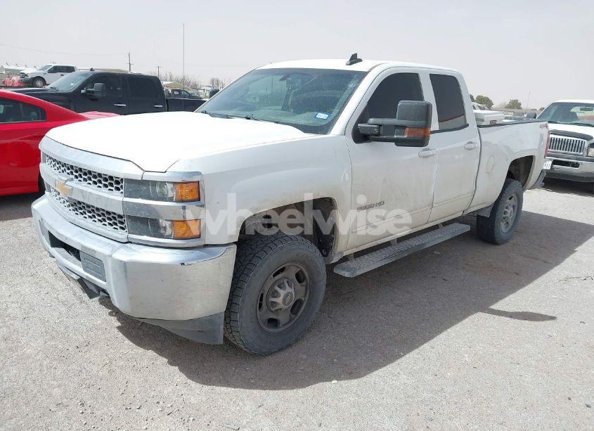Photo 2 of 2019 Chevrolet Silverado 2500HD LT (VIN 2GC2KSEG0K1159905)