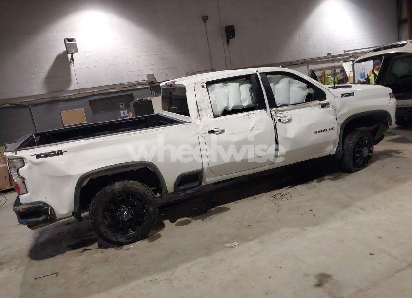 Photo 4 of 2025 Chevrolet Silverado 2500HD 4WD STANDARD BED LT (VIN 2GC4KNE72S1137446)