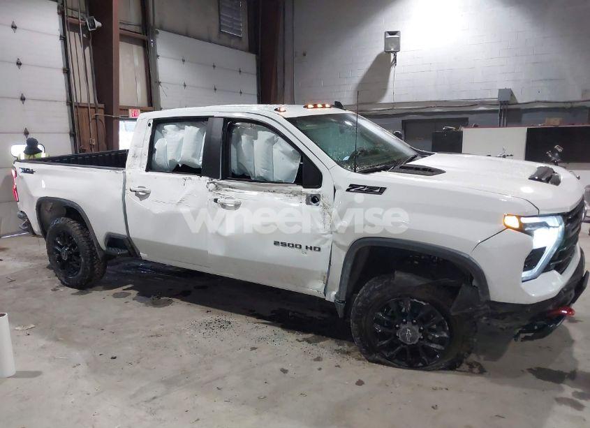 Photo 6 of 2025 Chevrolet Silverado 2500HD 4WD STANDARD BED LT (VIN 2GC4KNE72S1137446)