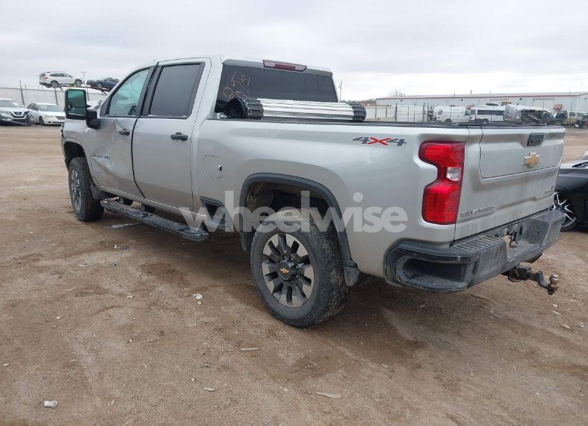 Photo 3 of 2022 Chevrolet Silverado 2500HD 4WD STANDARD BED CUSTOM (VIN 2GC4YME75N1209852)