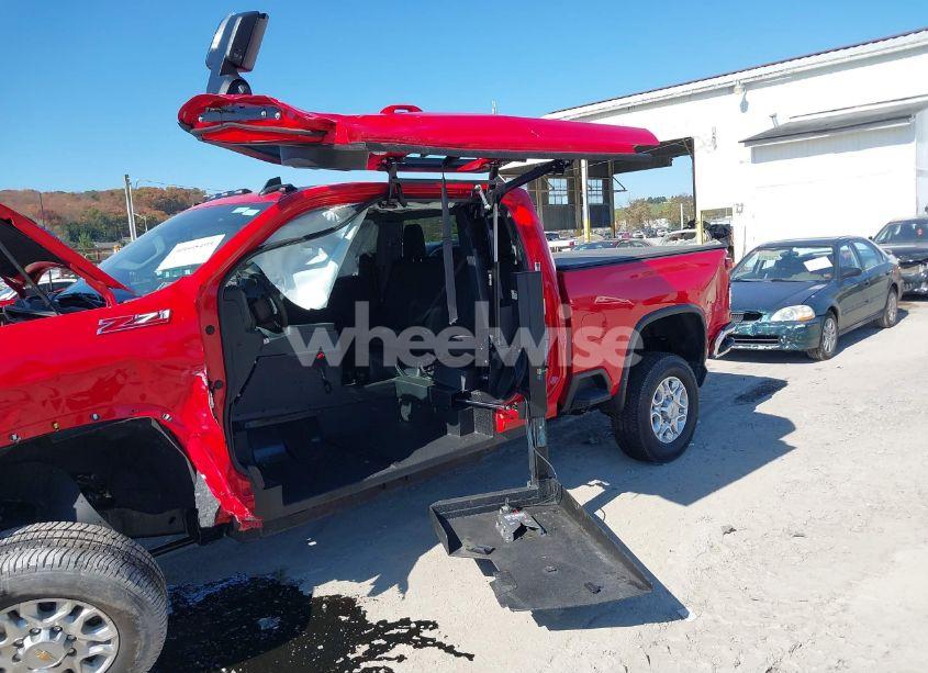 Photo 16 of 2024 Chevrolet Silverado 2500HD 4WD STANDARD BED LT (VIN 2GC4YNE70R1127944)