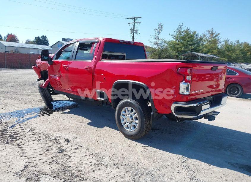 Photo 3 of 2024 Chevrolet Silverado 2500HD 4WD STANDARD BED LT (VIN 2GC4YNE70R1127944)