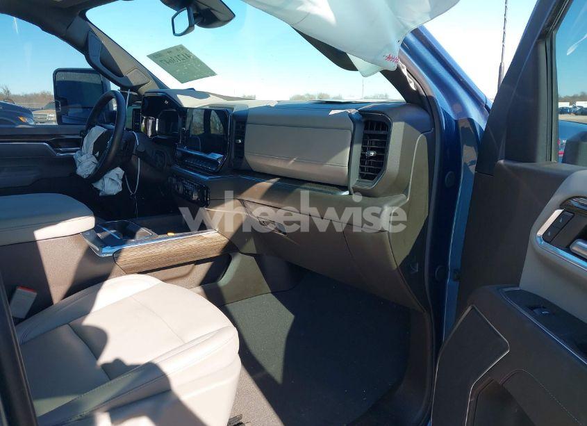 Photo 5 of 2024 Chevrolet Silverado 2500HD 4WD STANDARD BED LT (VIN 2GC4YNE71R1261300)