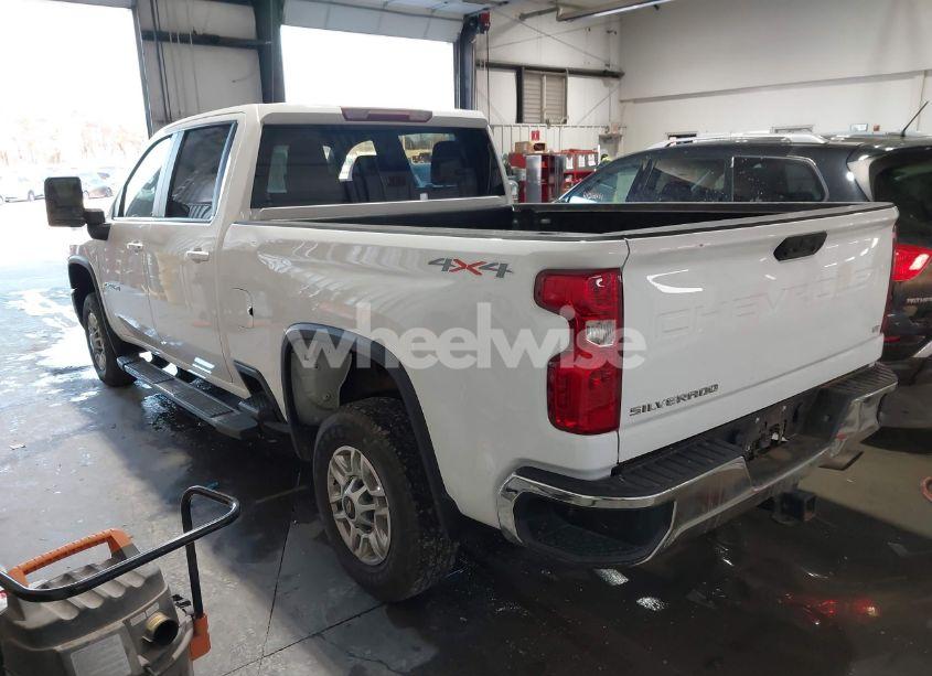 Photo 3 of 2024 Chevrolet Silverado 2500HD 4WD STANDARD BED LT (VIN 2GC4YNE75R1193700)
