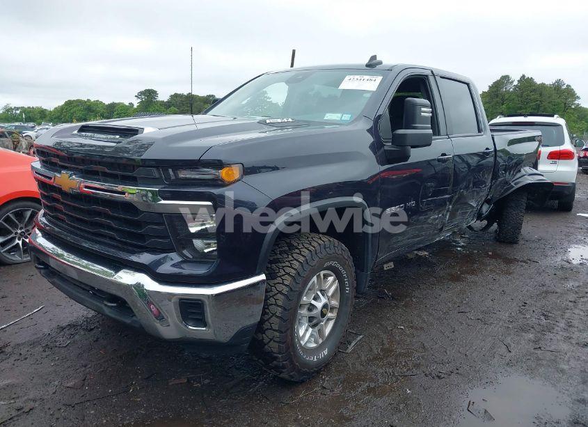 Photo 2 of 2024 Chevrolet Silverado 2500HD 4WD STANDARD BED LT (VIN 2GC4YNE77R1108226)