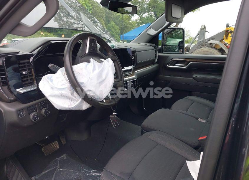 Photo 6 of 2024 Chevrolet Silverado 2500HD 4WD STANDARD BED LT (VIN 2GC4YNE77R1108226)