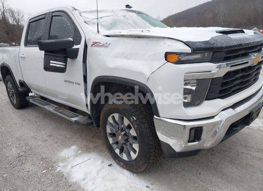 2024 Chevrolet Silverado 2500HD 4WD STANDARD BED LT (VIN 2GC4YNE79R1222339) main photo