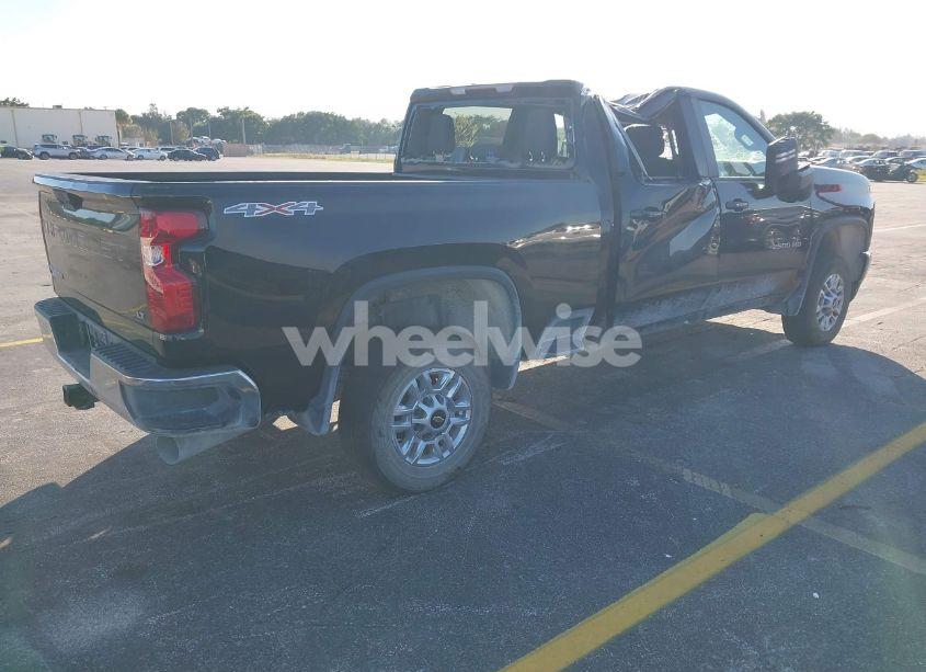 Photo 4 of 2022 Chevrolet Silverado 2500HD 4WD STANDARD BED LT (VIN 2GC4YNEY1N1246413)
