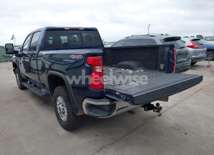 Photo 3 of 2022 Chevrolet Silverado 2500HD 4WD STANDARD BED LT (VIN 2GC4YNEY8N1237143)
