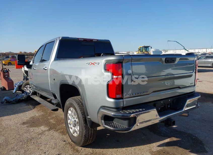 Photo 3 of 2024 Chevrolet Silverado 2500HD 4WD STANDARD BED LTZ (VIN 2GC4YPEY1R1107948)